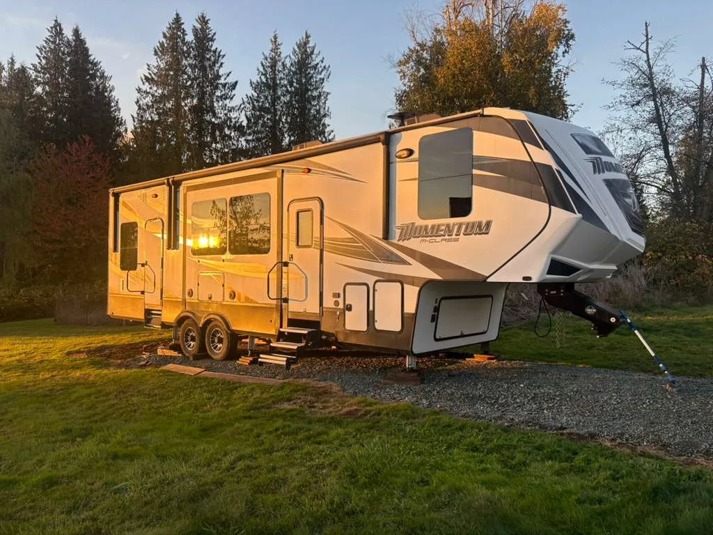 Fifth wheel RV repair and maintenance service in Palm City FL